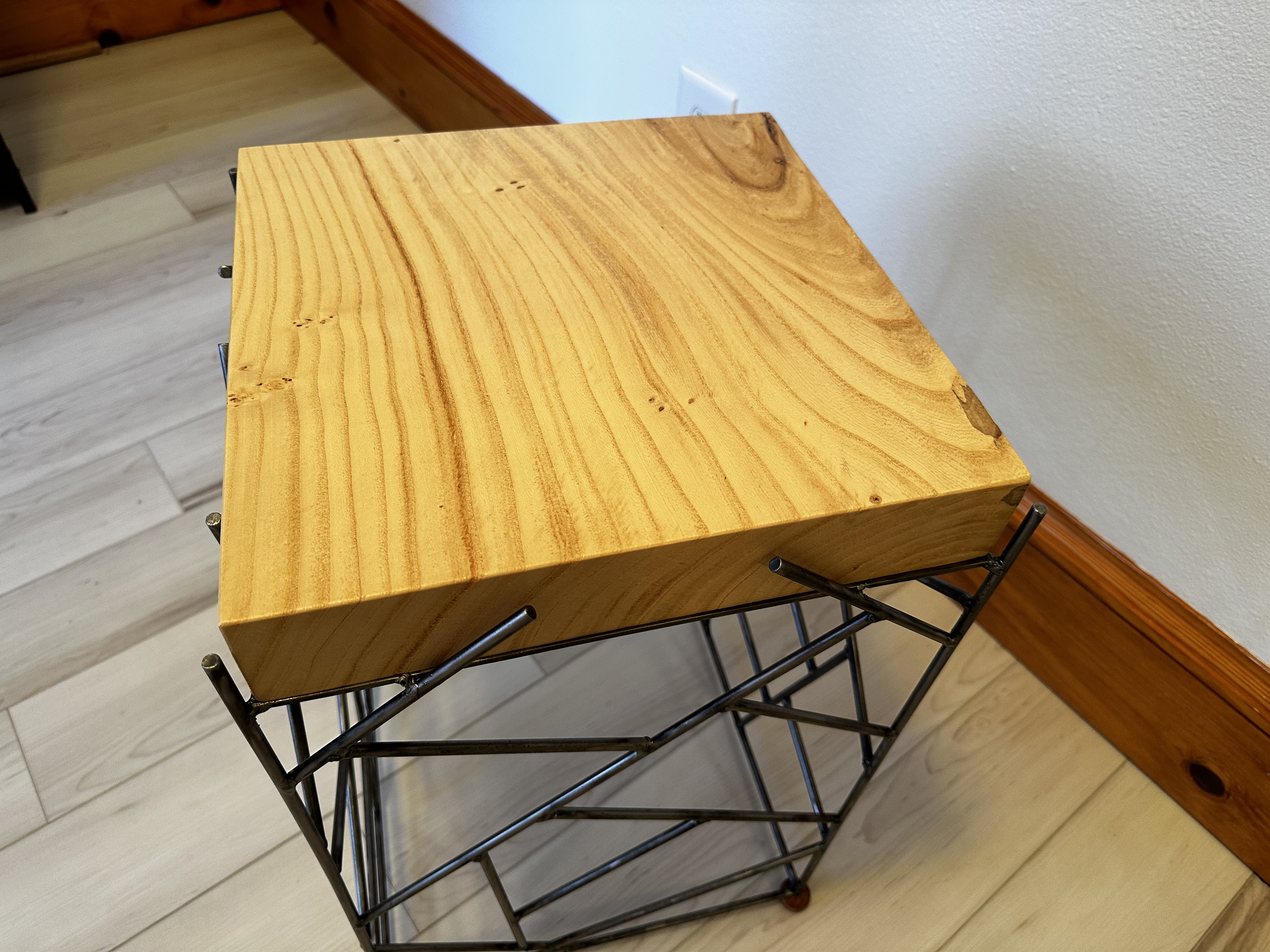 Top-down angled view showing the slab grain and lattice base below