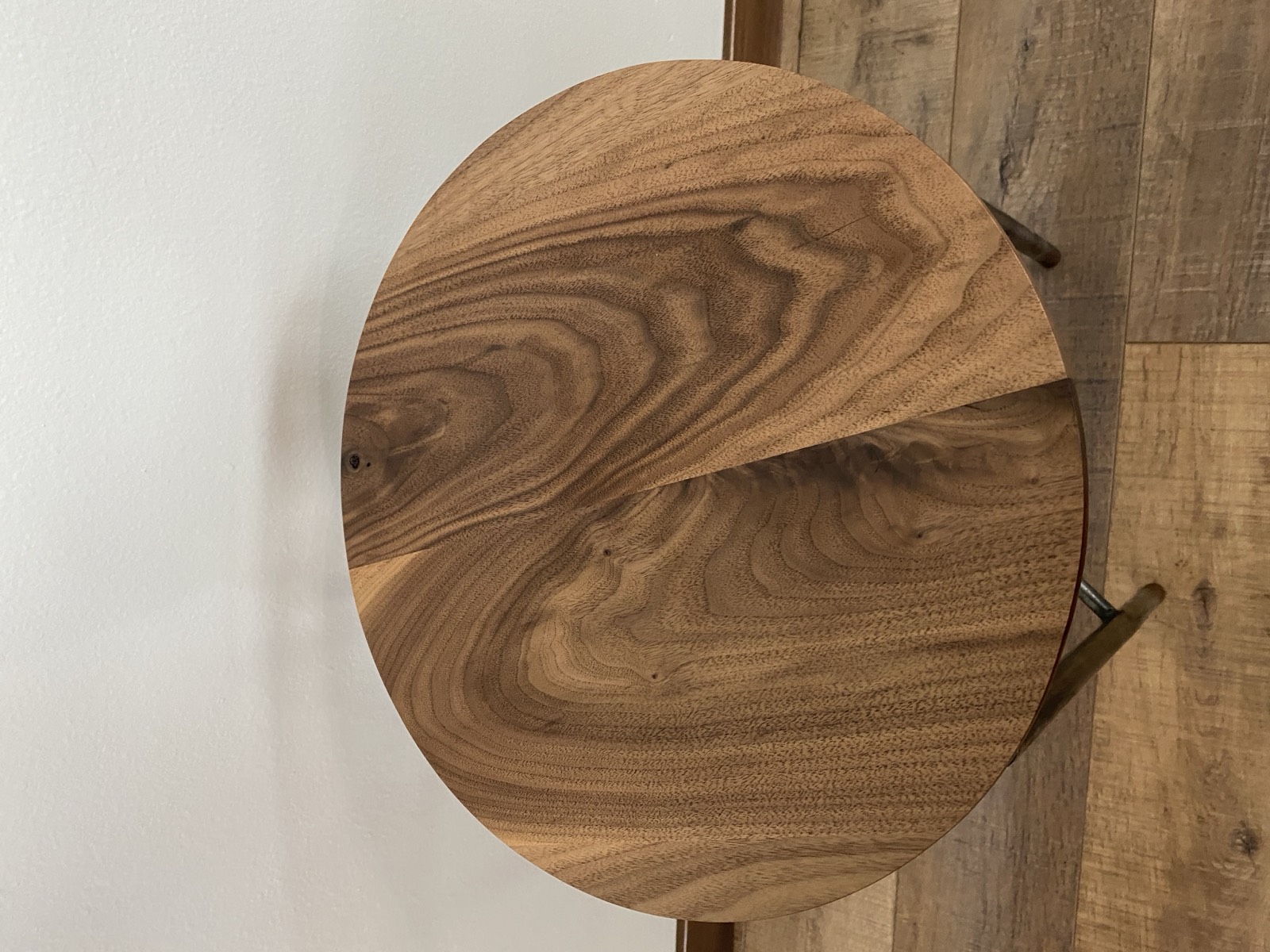 Top-down view of the walnut top grain